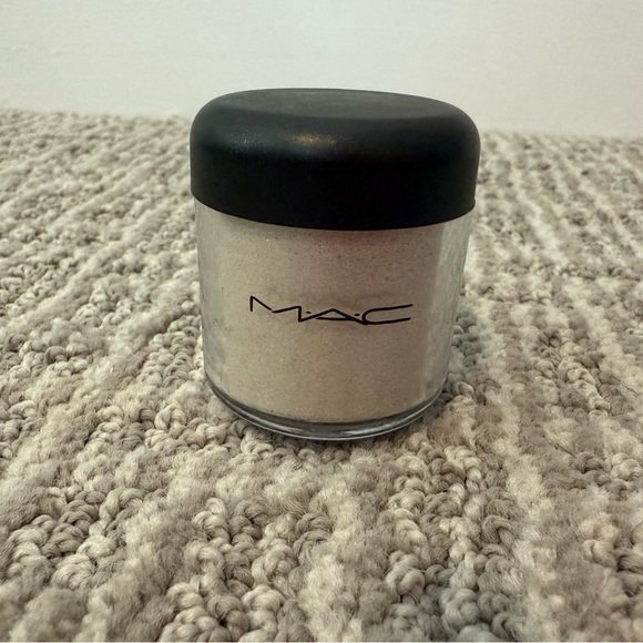 MAC large loose pigment concentrated eye powder Frost - Picture 4 of 4